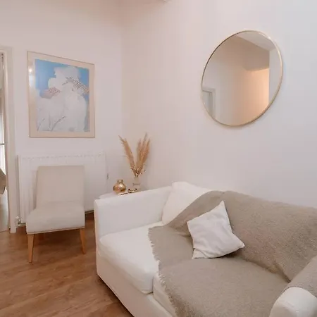 Luxury Apartment, In *